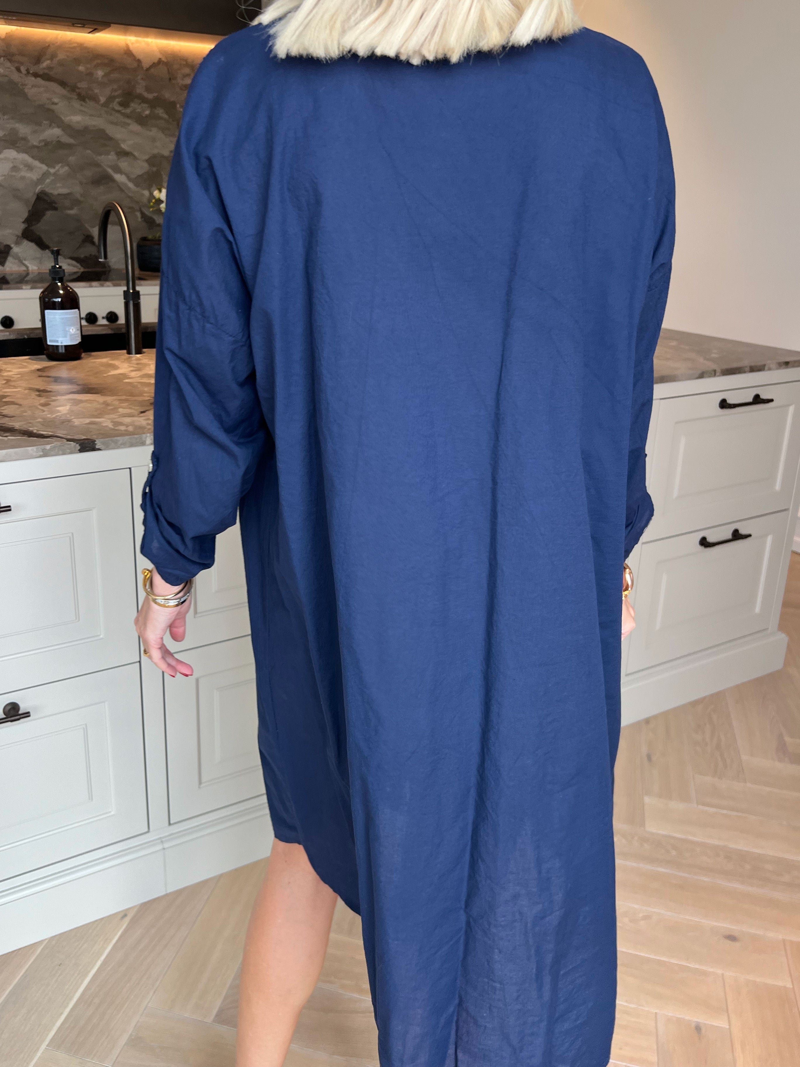 Alfreda - Skjortekjole i bomuld med broderet mønster og pailletter